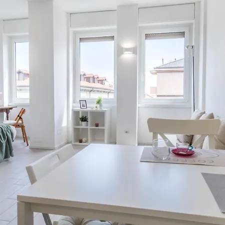 Joivy Bright For 3 Near Porta Romana And Ied Appartement Milan