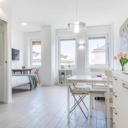 Joivy Bright For 3 Near Porta Romana And Ied Milano