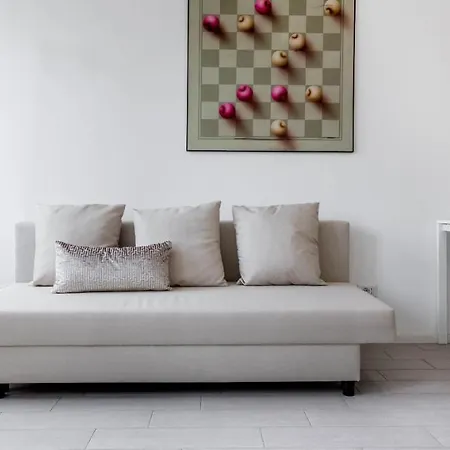 Daire Joivy Bright For 3 Near Porta Romana And Ied Milano